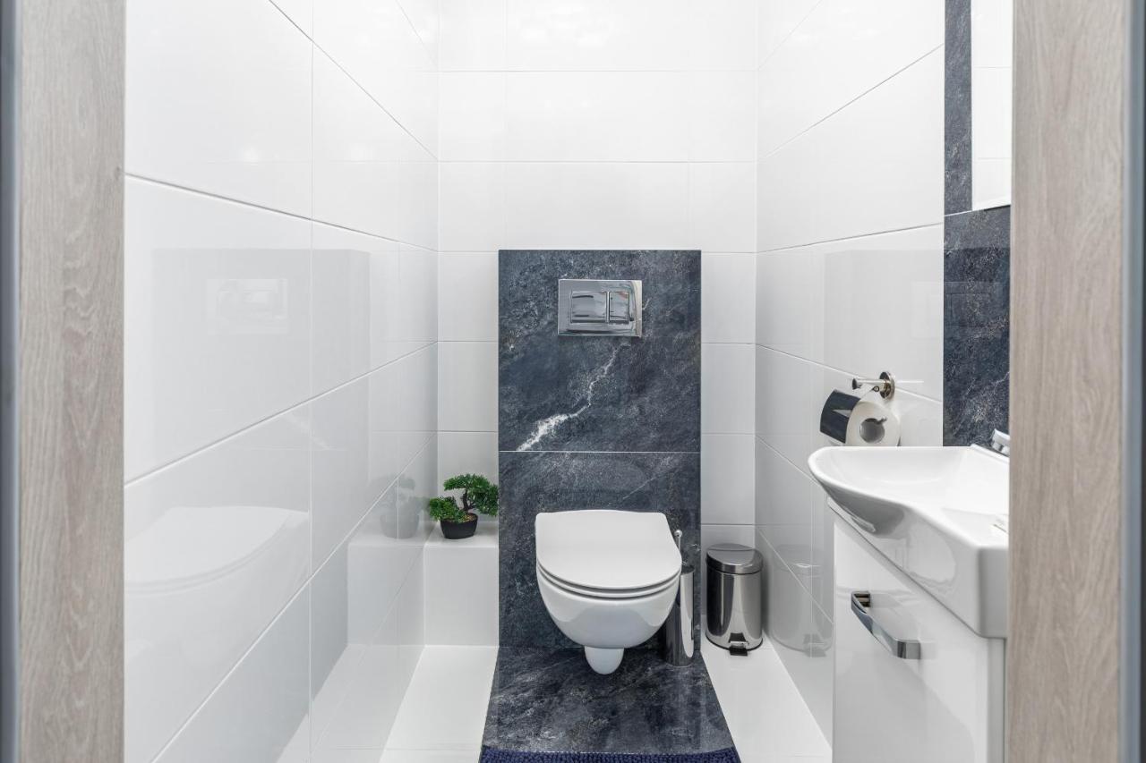 Apartament Deluxe Platany C38 By Renters Apartment Kolobrzeg Exterior photo